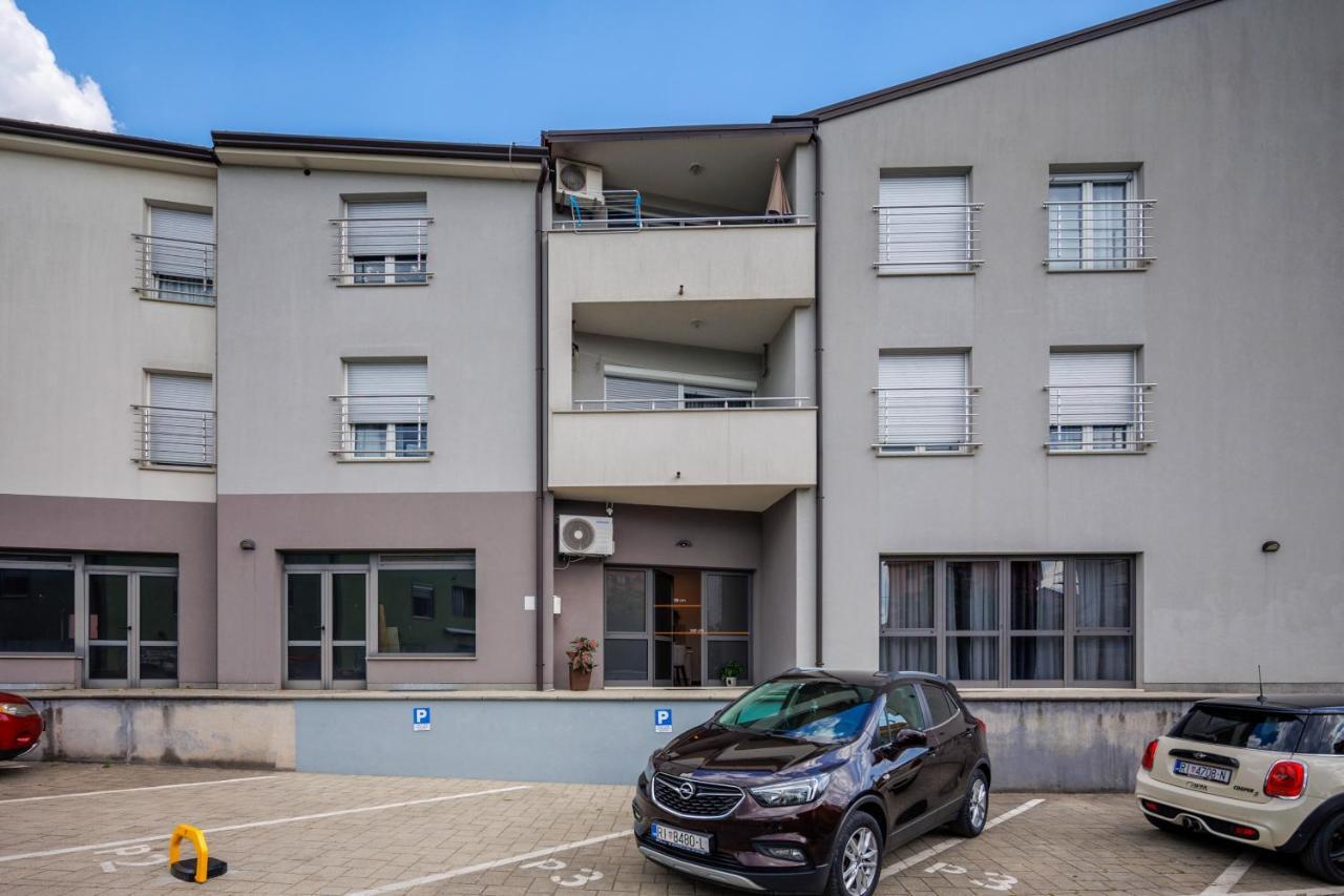 Terra 5 Deluxe Apartment On The Ground Floor With Private Parking Rijeka Luaran gambar