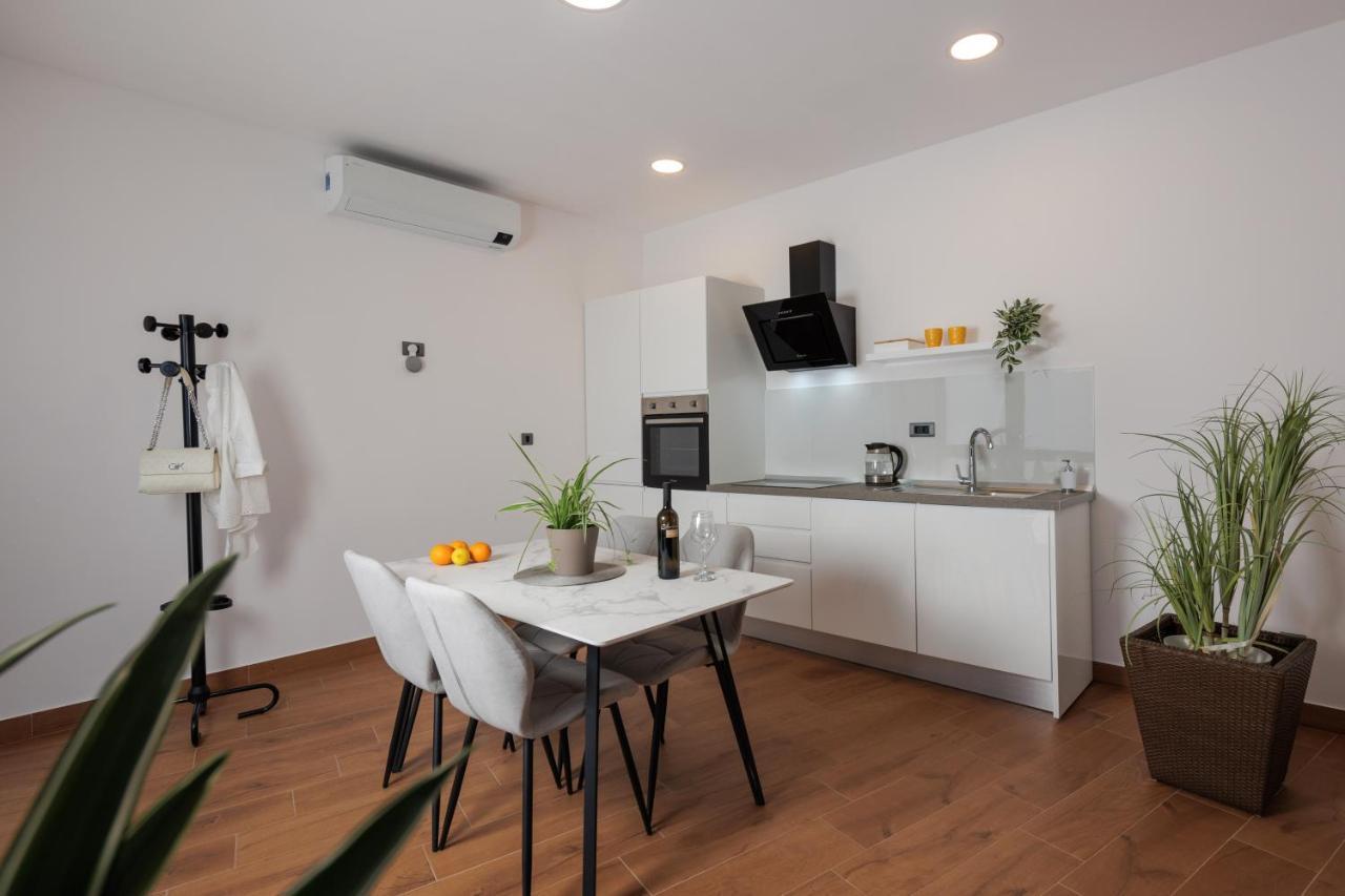 Terra 5 Deluxe Apartment On The Ground Floor With Private Parking Rijeka Luaran gambar